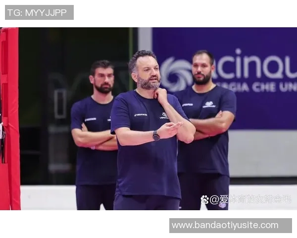 再集结时刻拉米罗带领球队开启新赛季首堂训练课