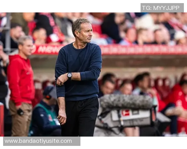 尤尔曼德谈惨败反思球队防守松散带来的严重后果