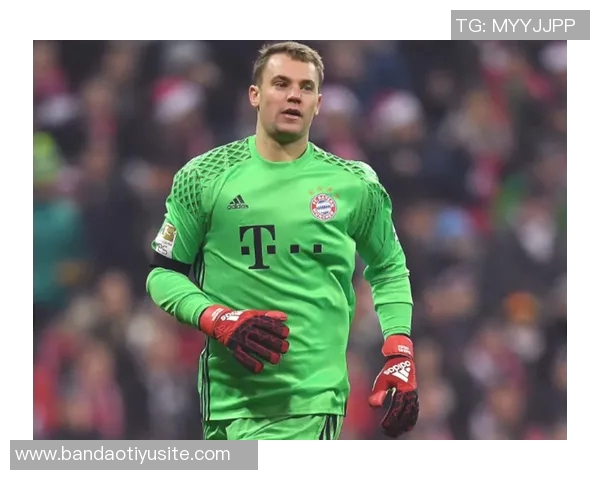 诺伊尔在对阵巴黎的欧冠比赛中展现出色长传能力创下新纪录