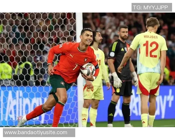 C罗点球失误遭凯莱赫神勇扑救葡萄牙错失良机