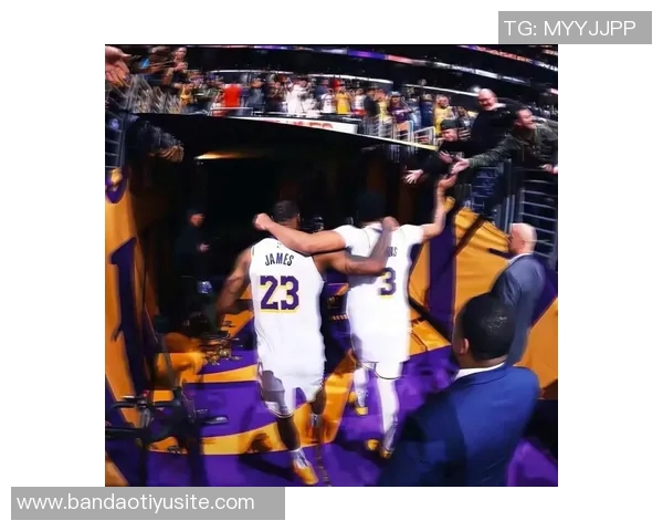 詹姆斯群聊惊呼浓眉被交易浓眉送祝福后选择退出群聊