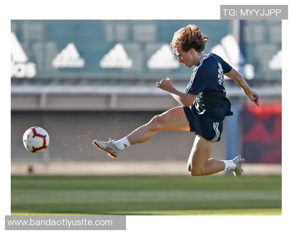 罗德里与胡桑诺夫伤愈归队积极恢复训练备战新赛季