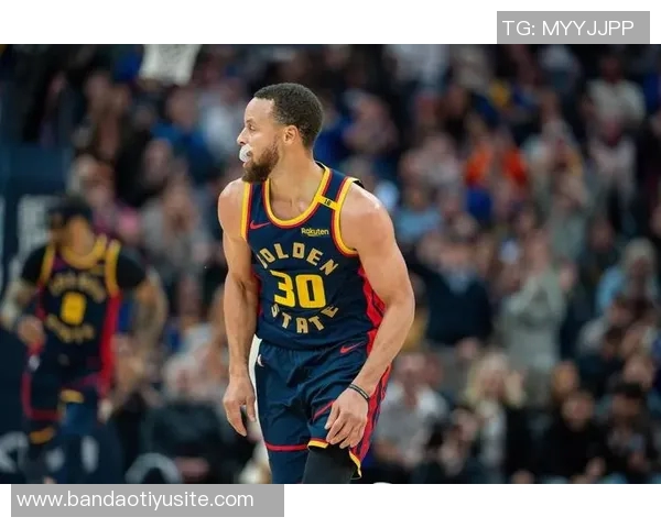 科尔透露库里缺席训练但与队友共同观看比赛录像积极参与备战 科尔透露库里缺席训练但与队友共同观看比赛录像积极参与备战