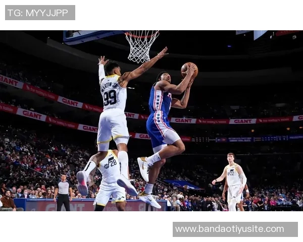 格莱姆斯外线火力全开13投7中三分精准6中4独揽22分助攻抢断齐飞